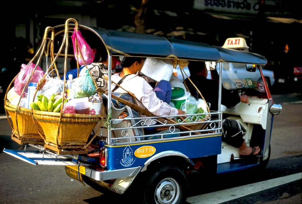 Hostel 8 Sukhumvit Soi 8 Bangkok Zewnętrze zdjęcie