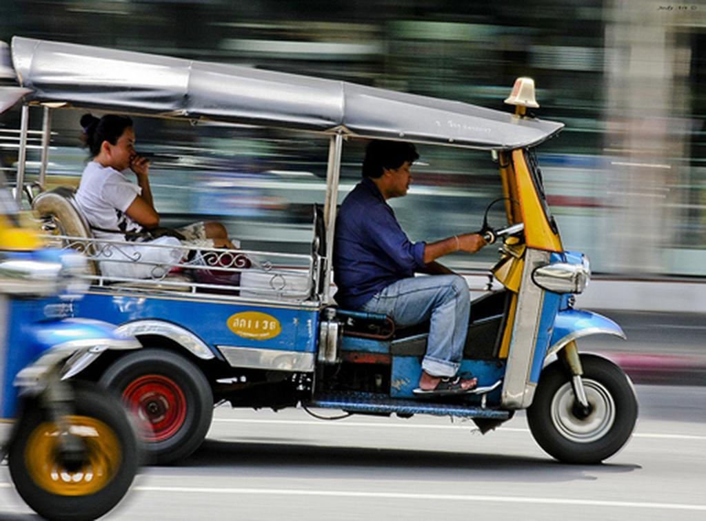 Hostel 8 Sukhumvit Soi 8 Bangkok Zewnętrze zdjęcie
