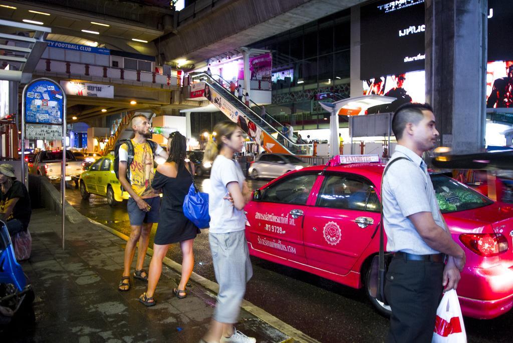 Hostel 8 Sukhumvit Soi 8 Bangkok Zewnętrze zdjęcie