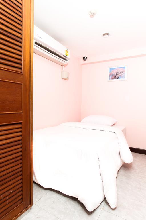 Hostel 8 Sukhumvit Soi 8 Bangkok Zewnętrze zdjęcie